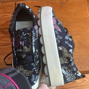 Zara Beautiful sneakers with rainbow flowers brand new